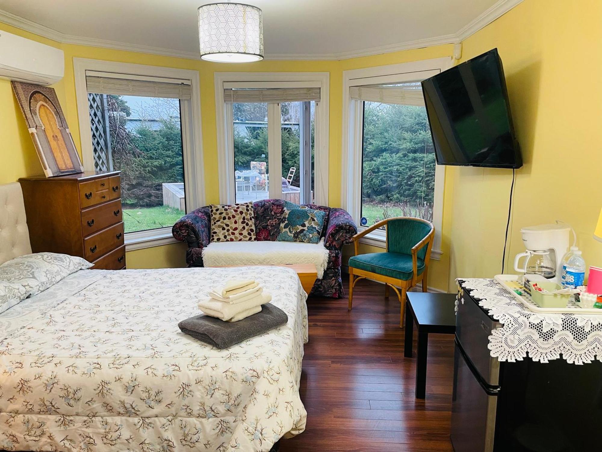 Lily'S Garden Hotel Charlottetown Exterior photo