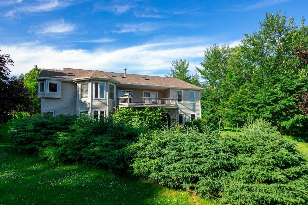 Lily'S Garden Hotel Charlottetown Exterior photo